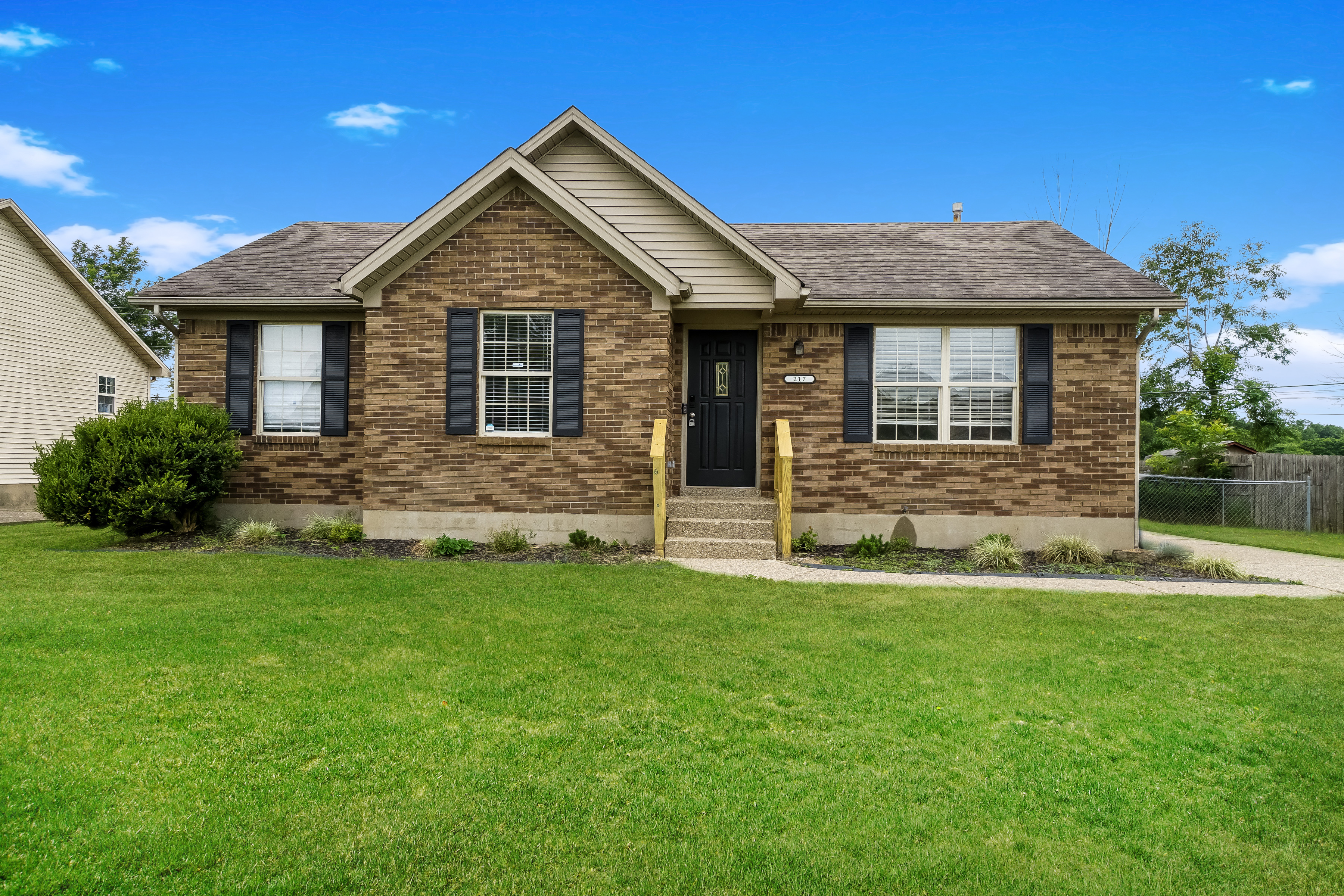 217 DOGWOOD TRL SHEPHERDSVILLE, KY 40165